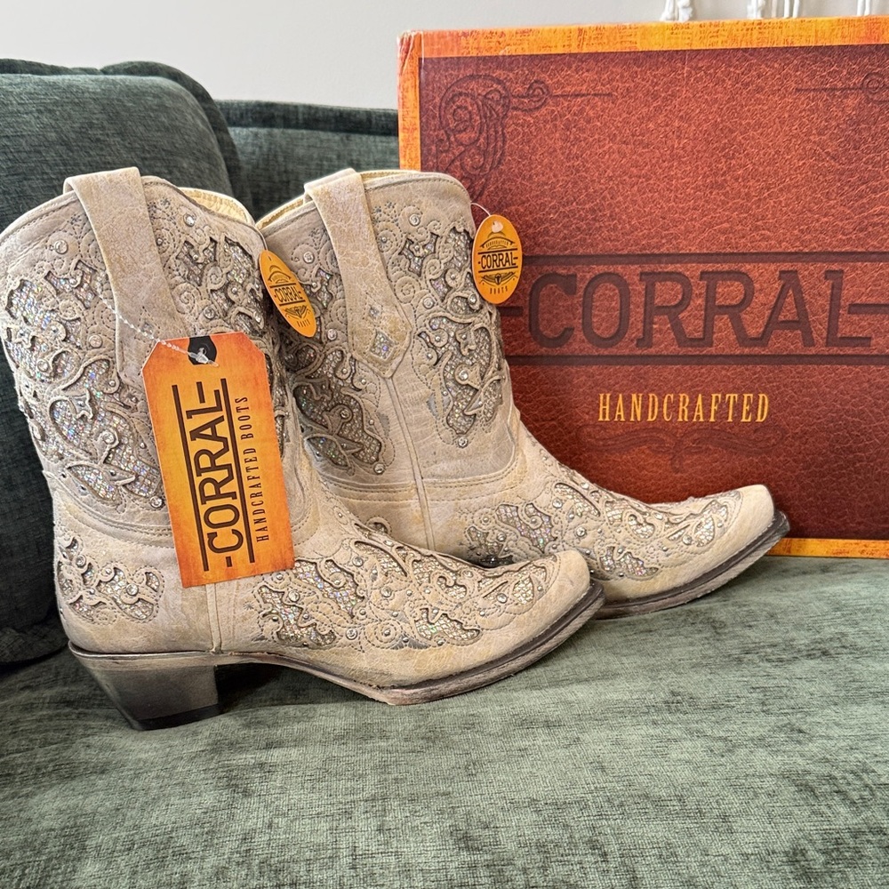 Corral Embroidered Cream Western Boots
